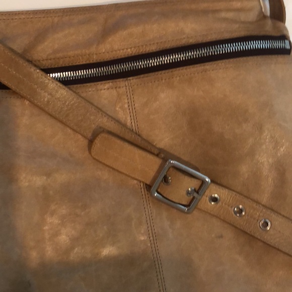 Crossbody Hobo bag in neutral leather. This bag has been well loved. - Picture 7 of 8